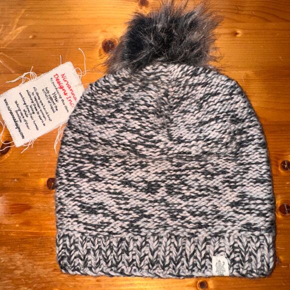 Nirvanna Gray Charcoal Pink Bedford Slouch Hat Wool Fleece Handmade in Nepal NEW - Picture 1 of 4